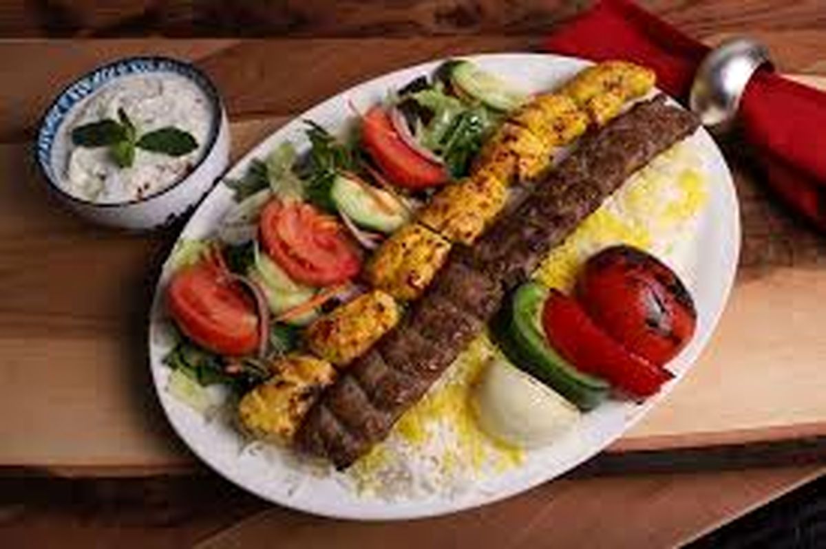 ماجرای کباب و مشروطه‌ خواهان/ چرا خوردن چلو کباب برای زنان تهران قدیم ممنوع بود؟