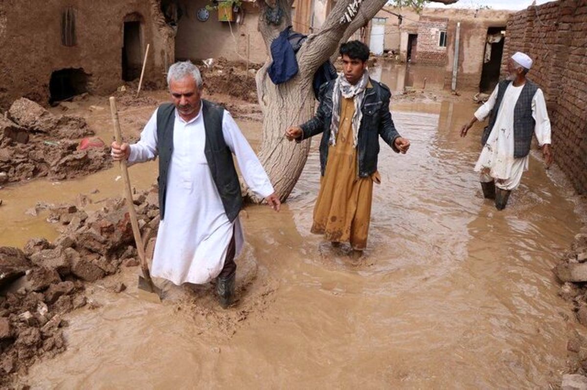یک افغانی: به جای آب باید ادرار برای ایرانی‌ها رها شود!