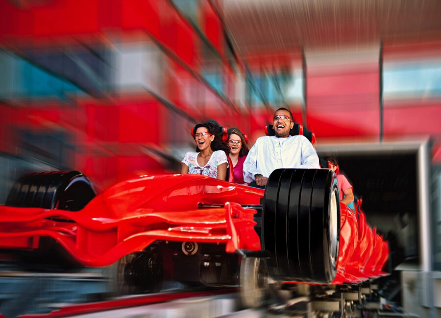 ببینید/ اماراتی ها سریعترین ترن دنیا را داخل یک مجتمع خرید راه اندازی کردند