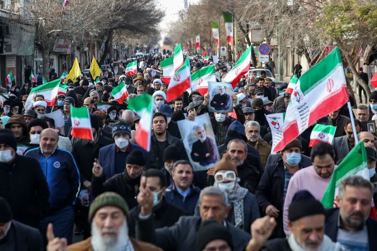 تصویری از روحانی معروف در راهپیمایی امروز تهران