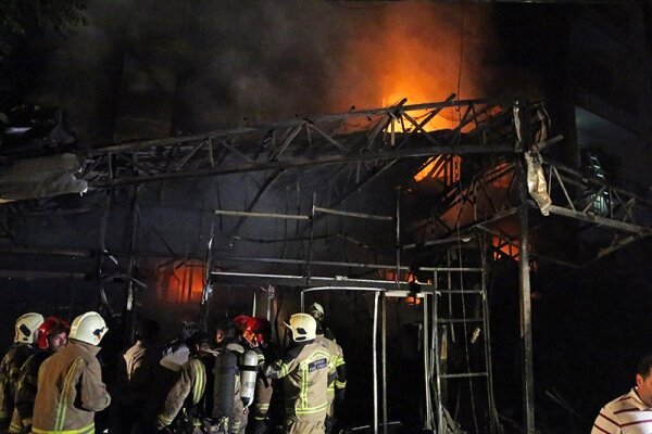 ببینید/ اولین تصاویر از آتش‌سوزی امشب در تهران