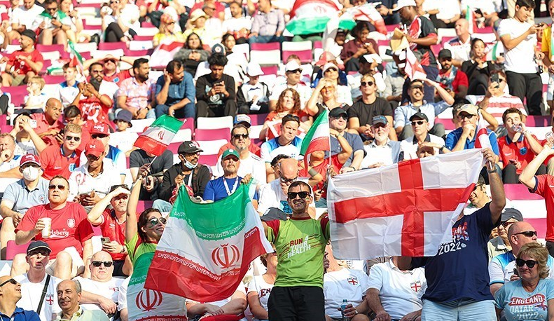 تعداد تماشاگران تیم ملی ایران در ورزشگاه خلیفه چند نفر بودند؟