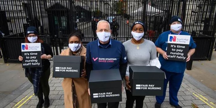 پرستاران انگلستان به جمع معترضان گرانی پیوستند