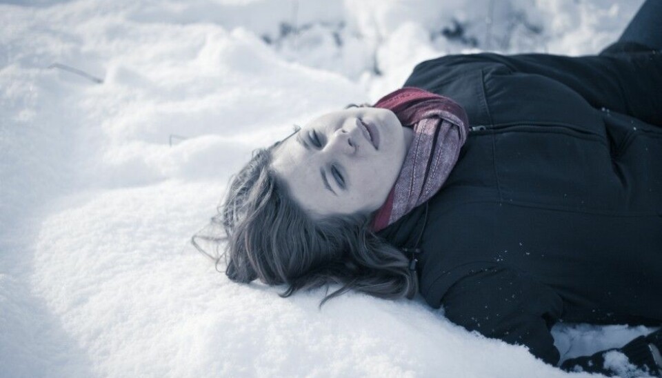 یخ زدن دختر جوان در دمای منفی 30 درجه+ فیلم