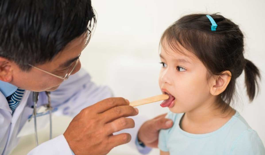 چند نکته بسیار مهم برای درمان خانگی گلو درد کودکان
